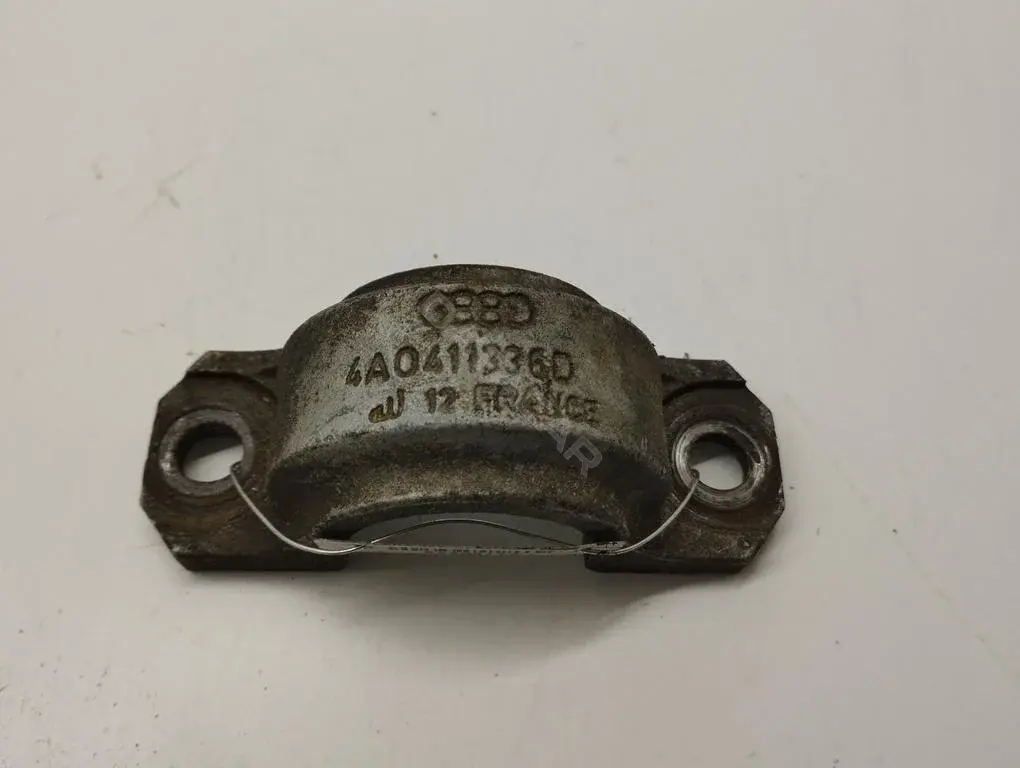 Скоба стабилизатора 4A0411336D