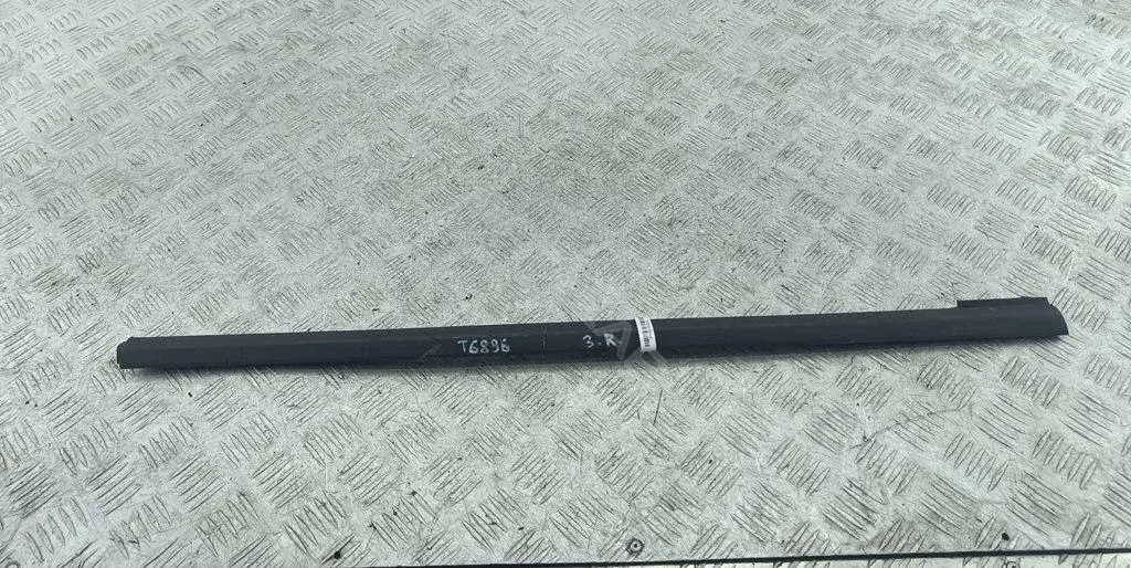 Молдинг стекла 3M51R25604