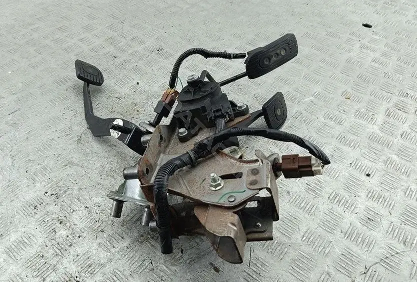 Скоба суппорта 54706449