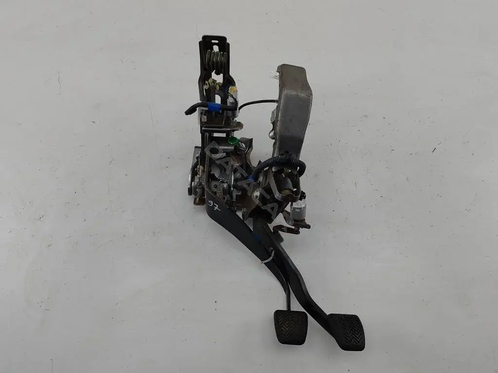 Скоба суппорта 55102116