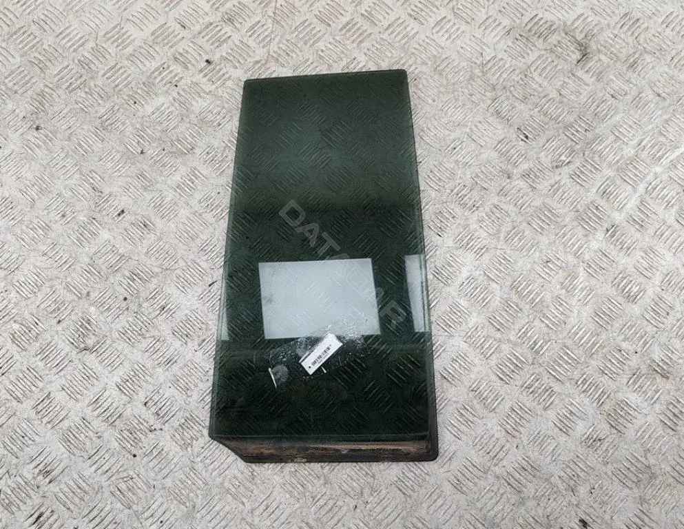 Форточка задняя правая 55474503