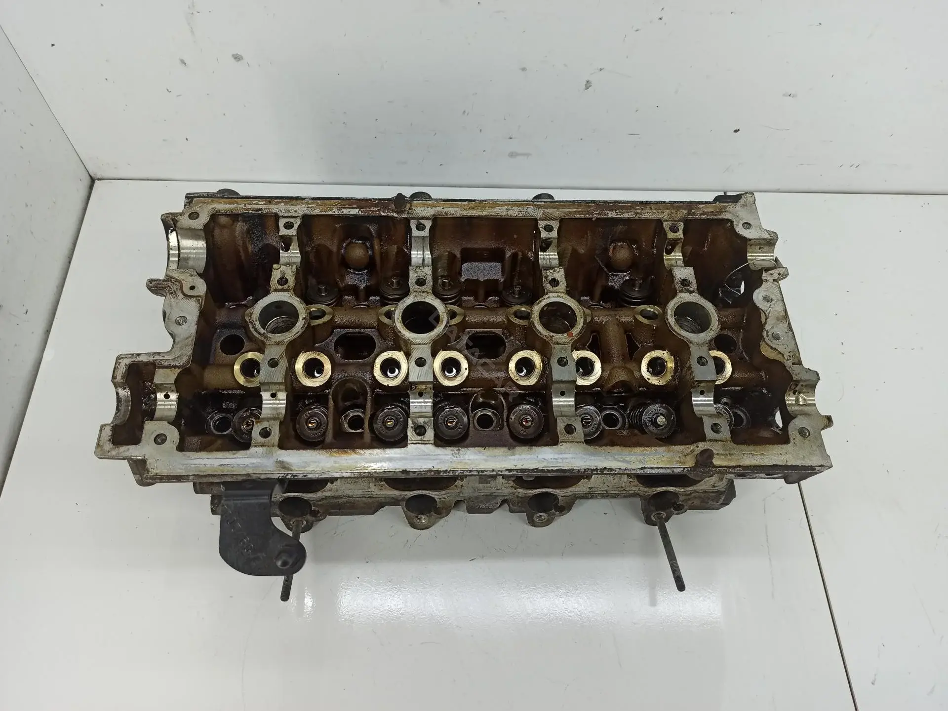 Головка блока цилиндров 06F103373