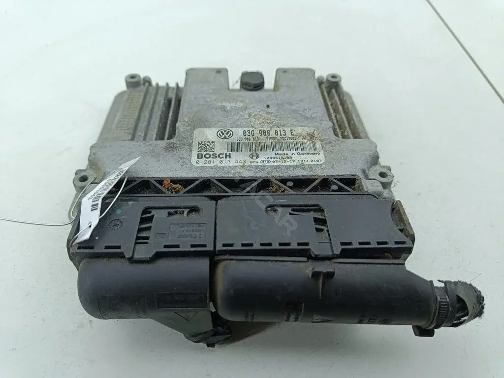 Блок управления двигателем 03G906013E