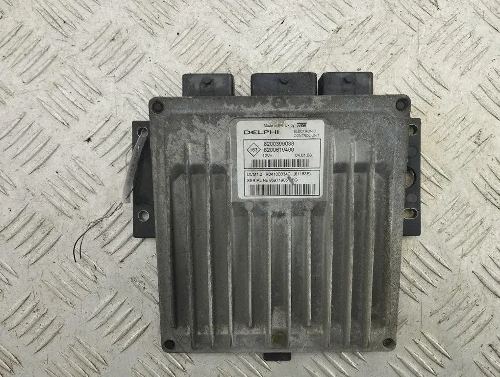 Блок управления двигателем 8200399038