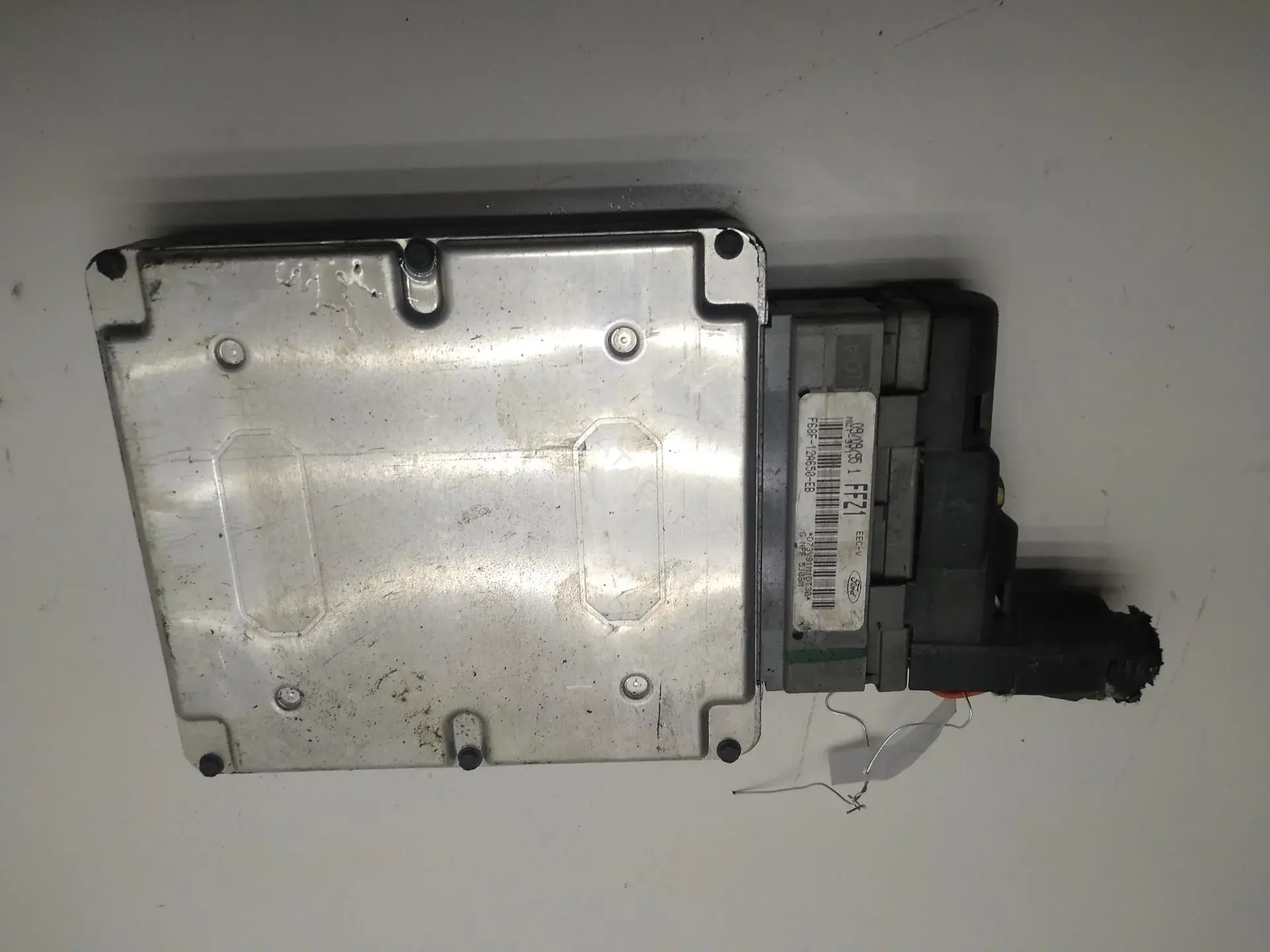 Блок управления двигателем F68F12A650EB
