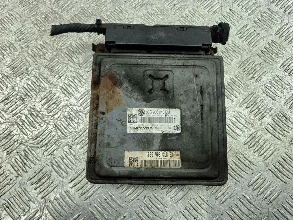 Блок управления двигателем 03G906018EM, 5WP45562AF