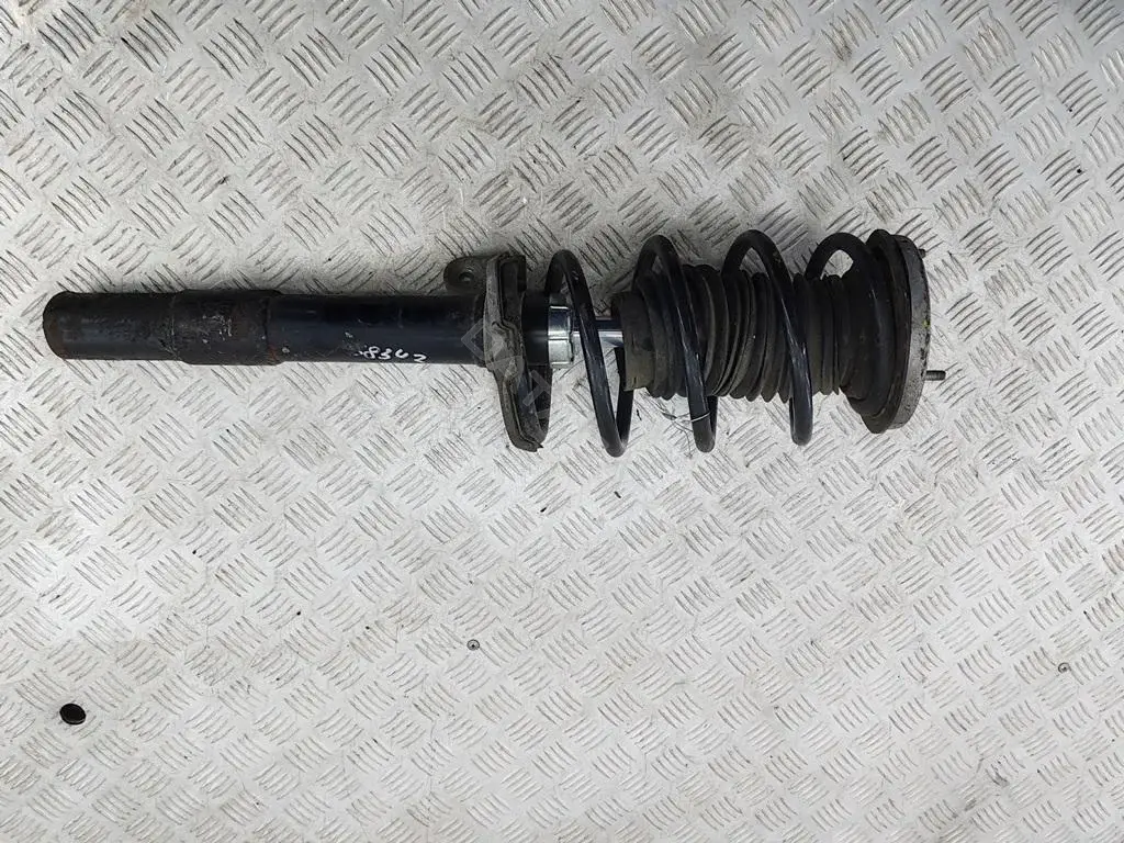 Стойка передняя MGA5938
