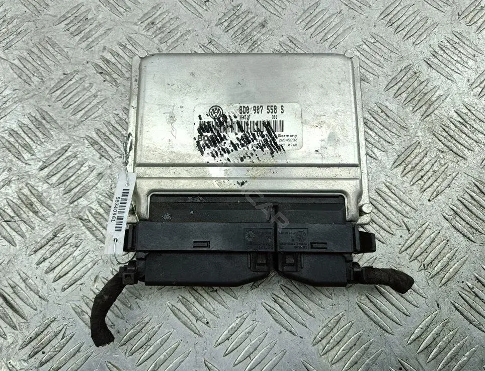 Блок управления двигателем 8D0907558S