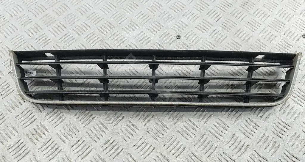 Решетка бампера / заглушка 3C0853677