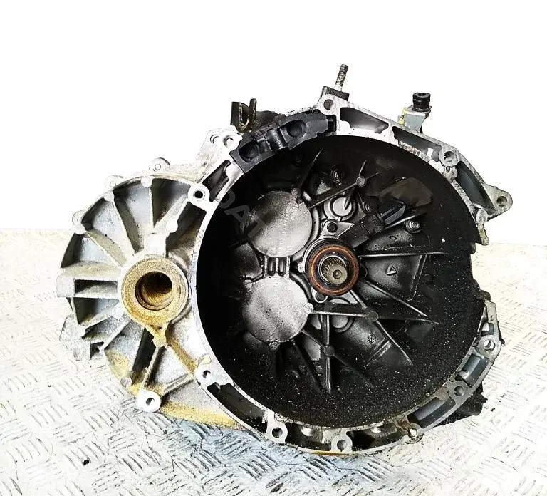 Механическая коробка передач (МКПП) C2S47204E