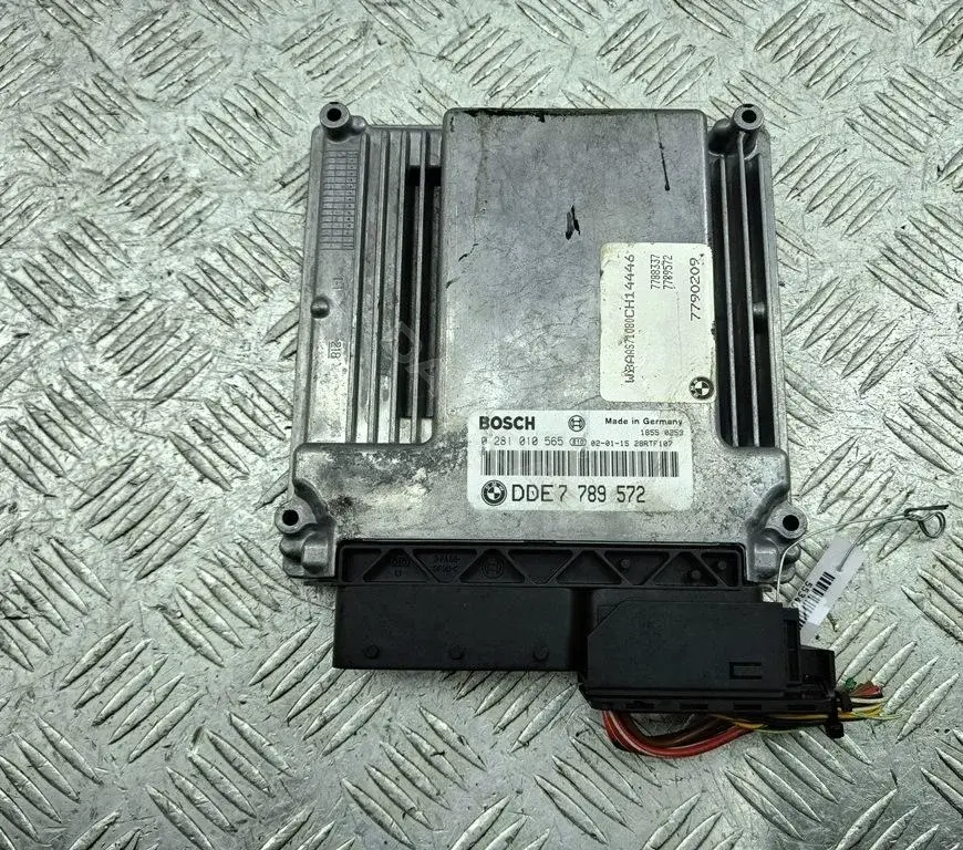 Блок управления двигателем 0281010565, DDE7789572