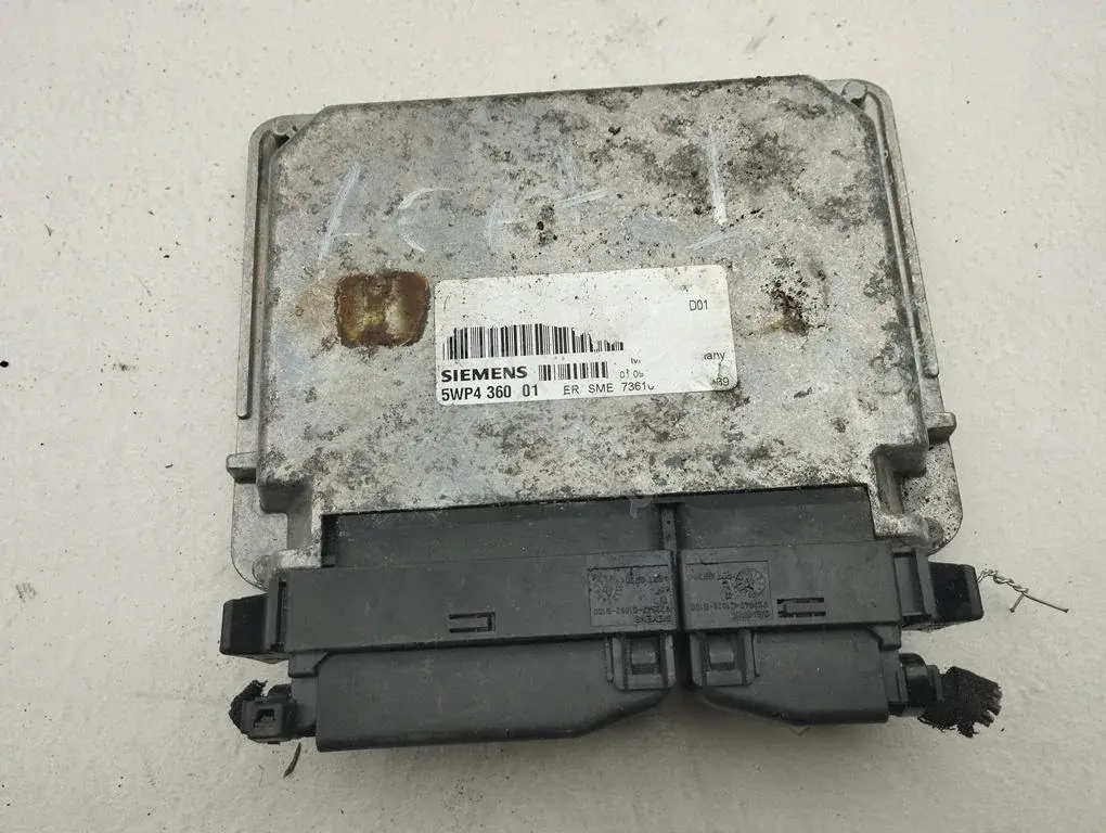 Блок управления двигателем 3B0907557D