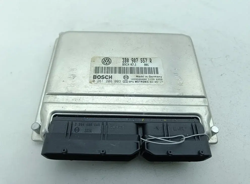 Блок управления двигателем 3B0907557R