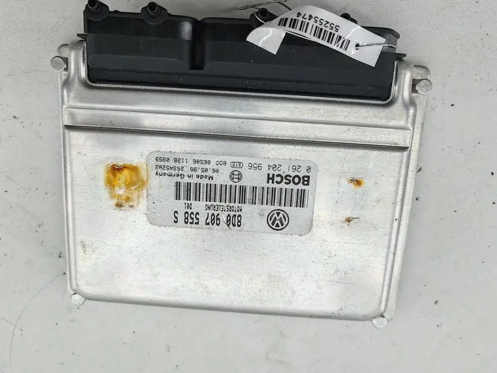 Блок управления двигателем 8D0907558S