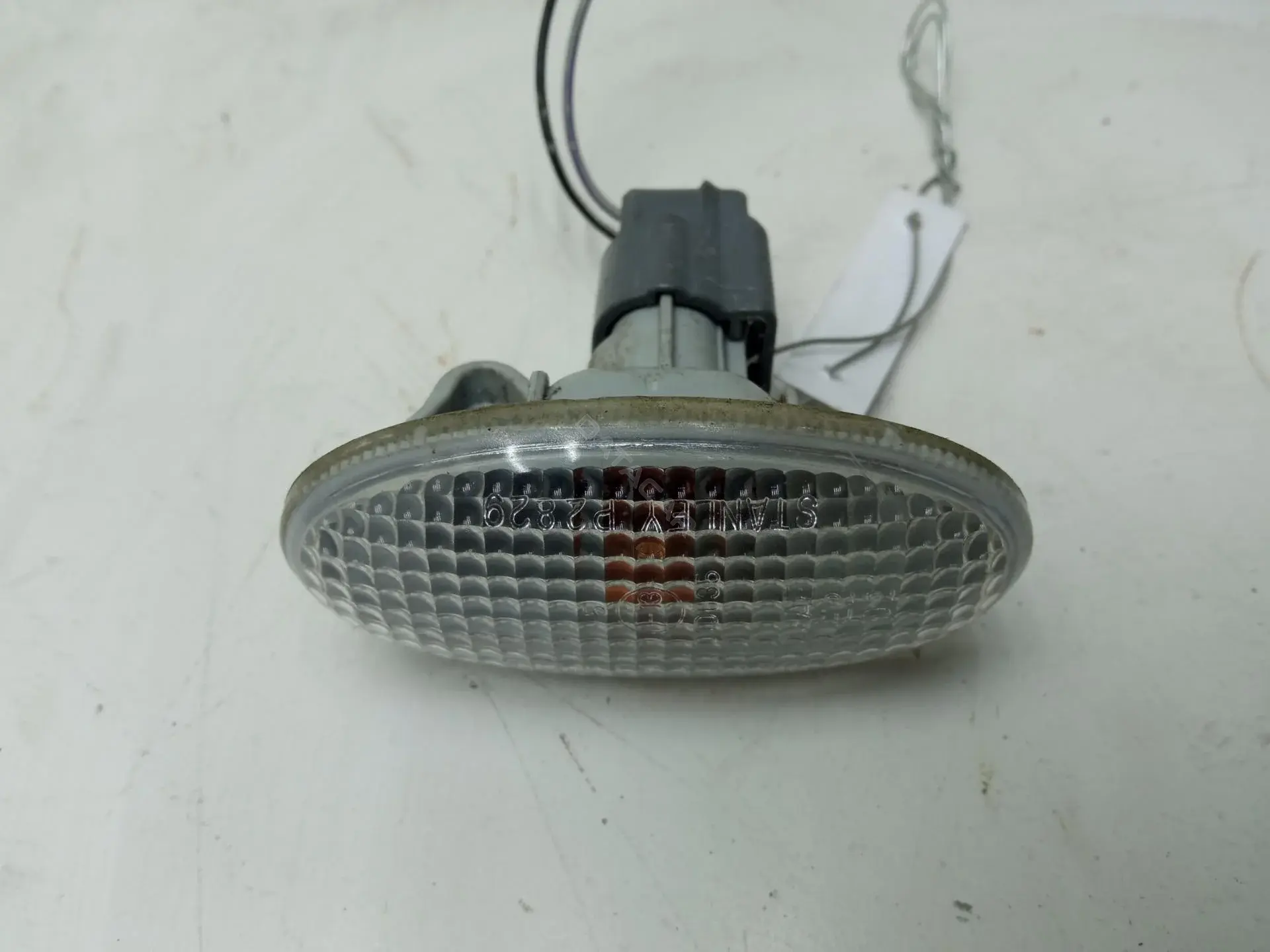 Повторитель передний P2829
