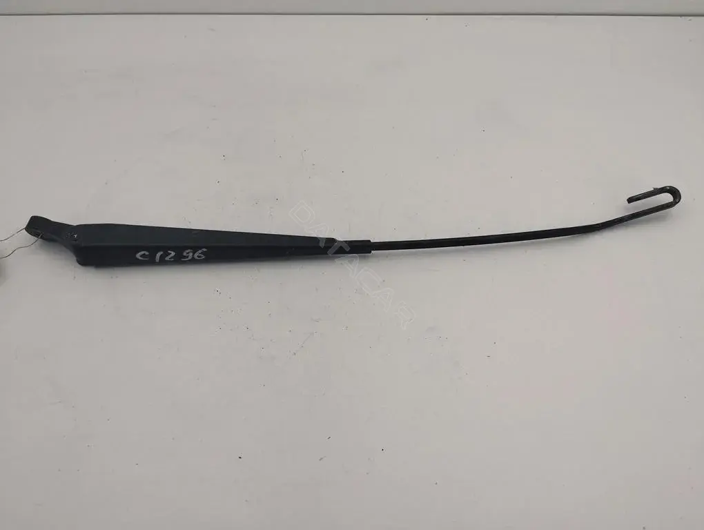 Рычаг стеклоочистителя YC1517526DA
