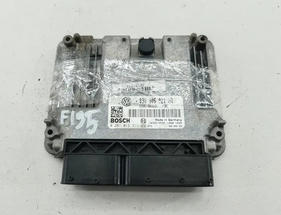 Блок управления двигателем 03G906021MR