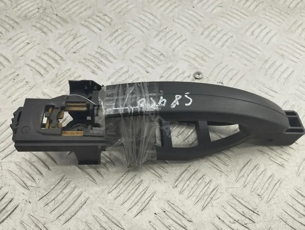 Ручка двери 3M51R224A36AD