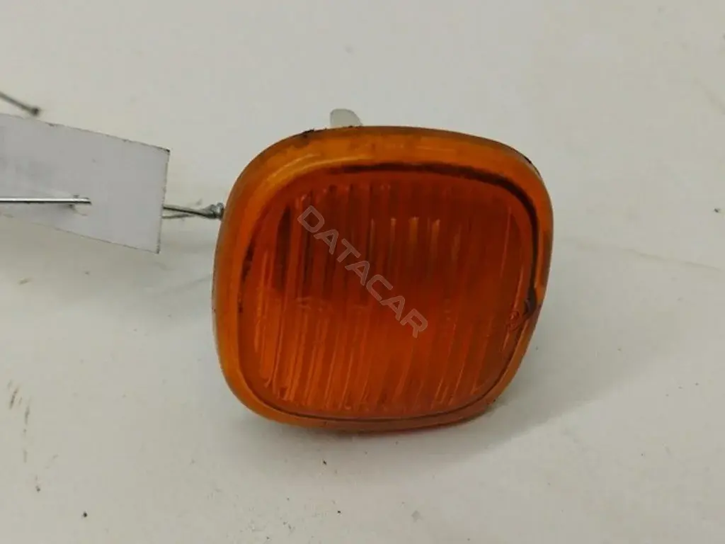 Повторитель передний 4D0949101