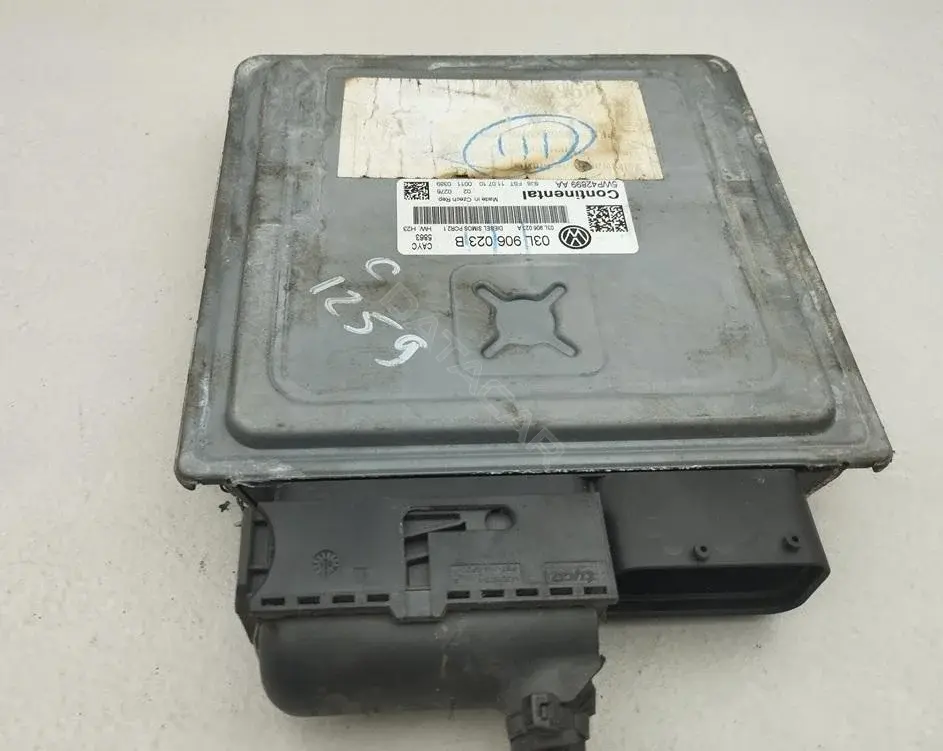 Блок управления двигателем 03L906023B