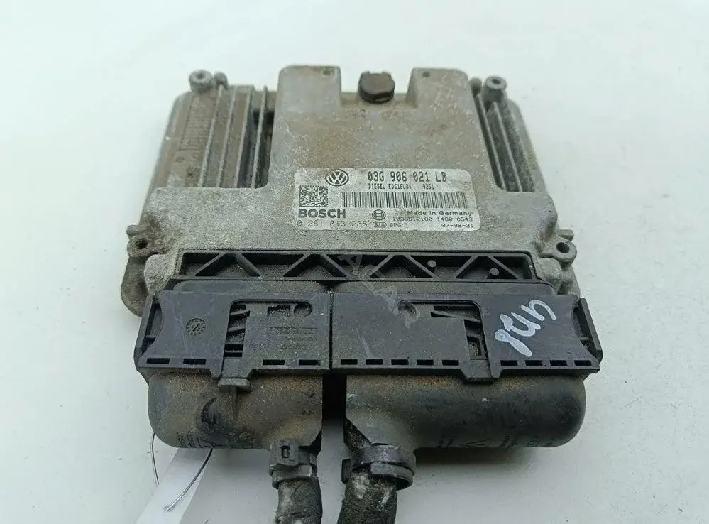 Блок управления двигателем 03G906021LB