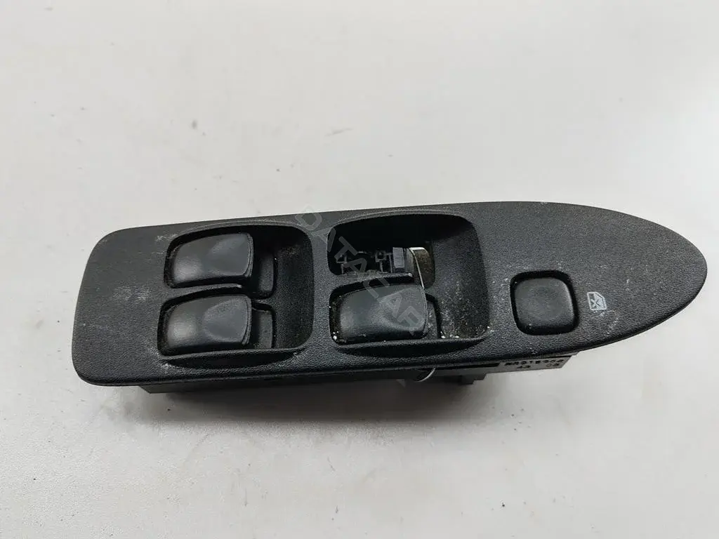 Кнопка стеклоподъемника MR915962