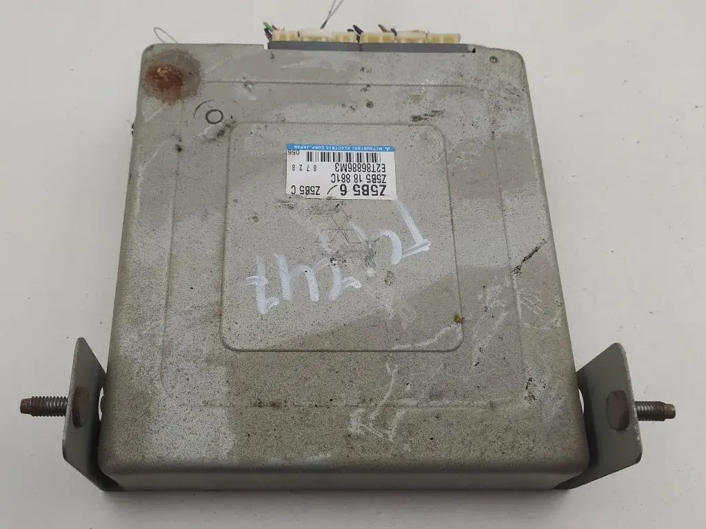 Блок управления двигателем E2T86886M3