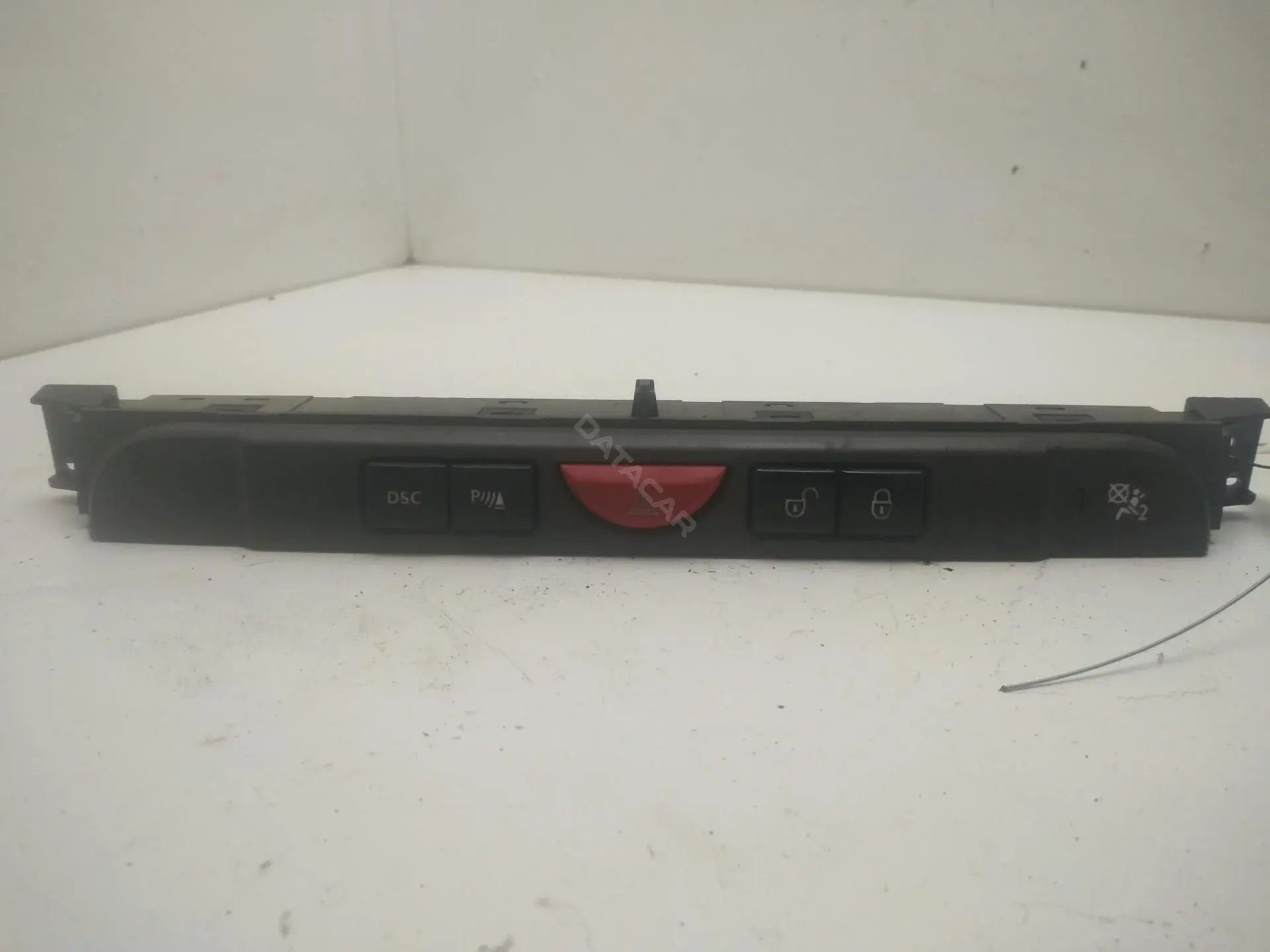 Кнопка аварийки YUL500400WUX