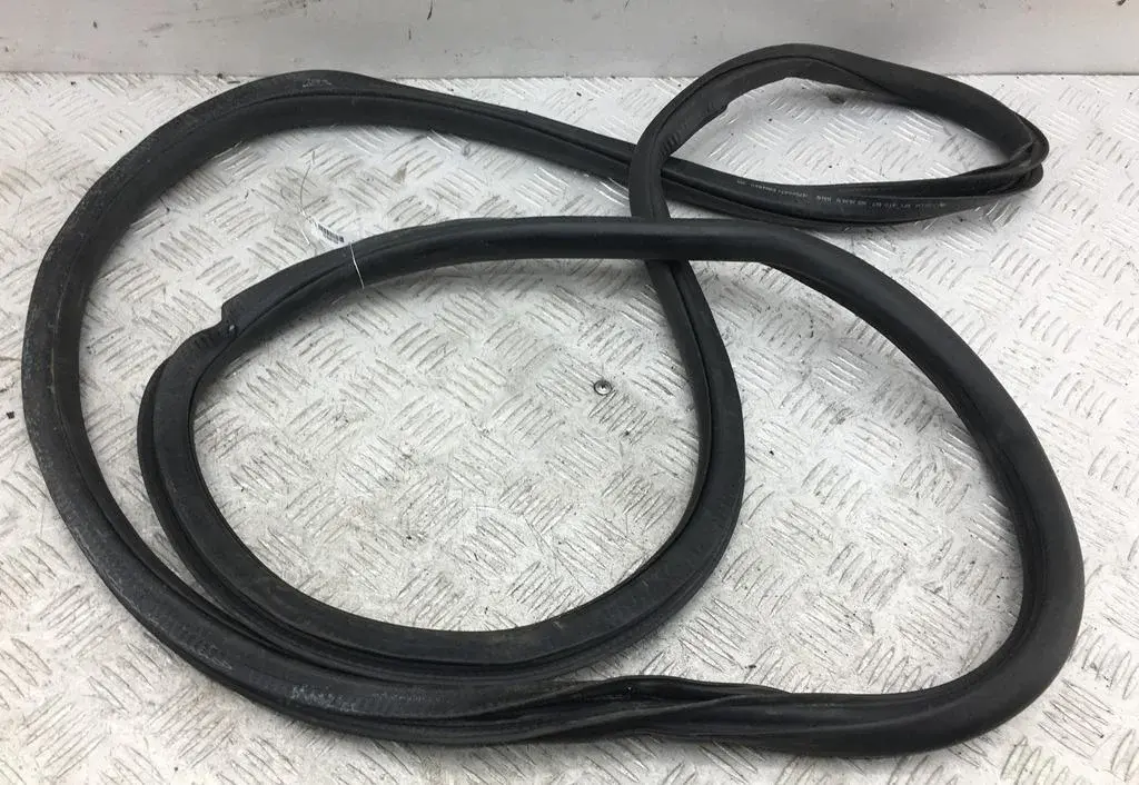 Уплотнитель двери 3T0867365