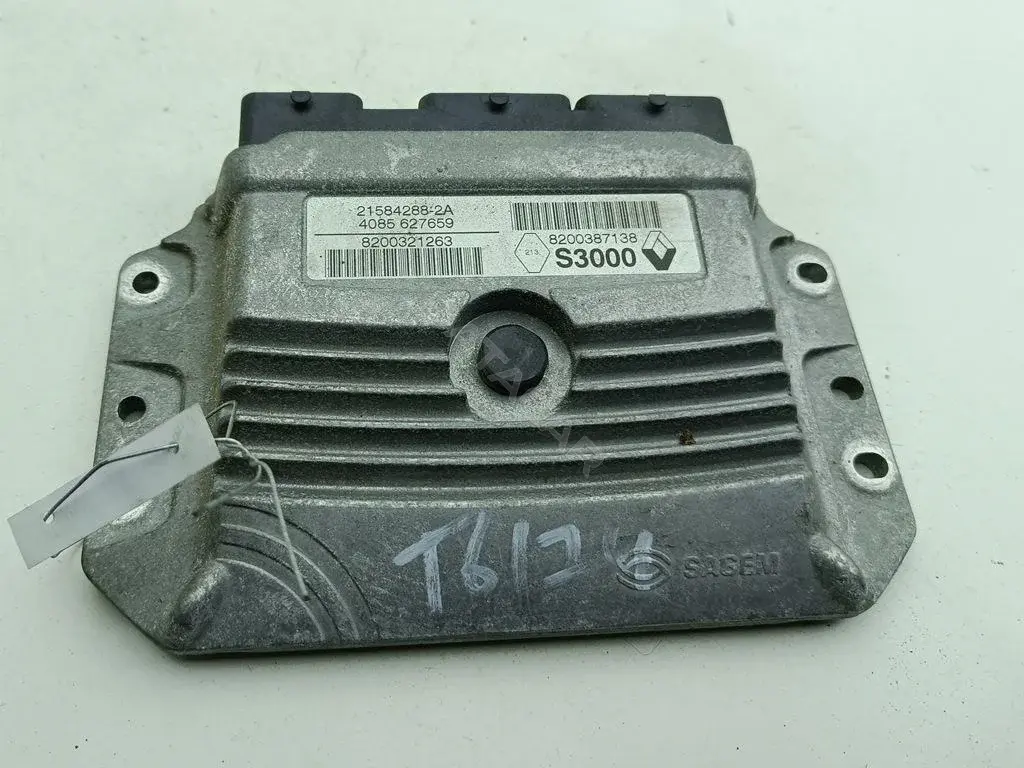 Блок управления двигателем 8200387138