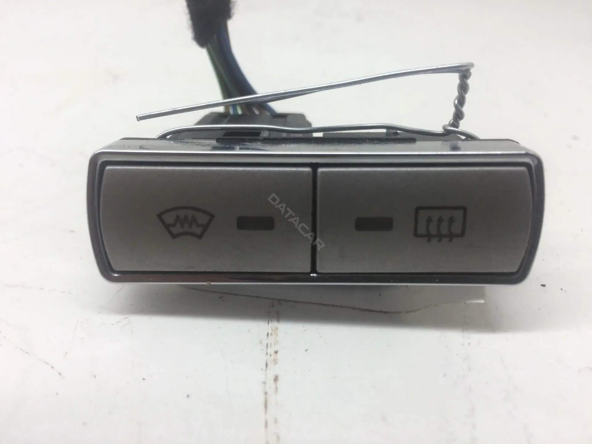 Кнопка обогрева стекла 1557012 / 6M2T-18K574-AD
