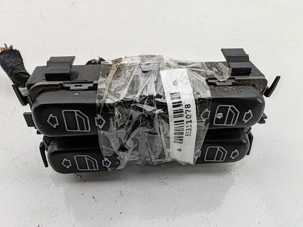 Кнопка стеклоподъемника 1688202810