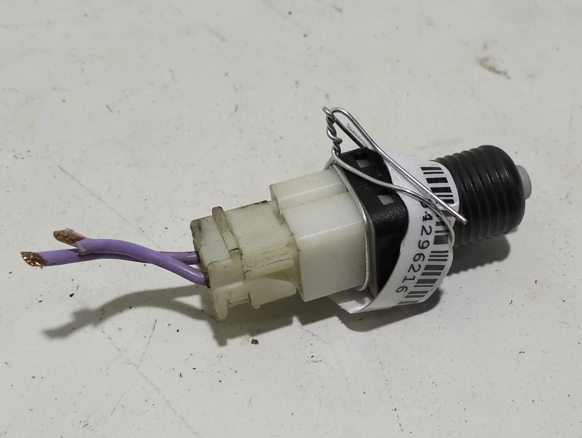 Датчик стоп сигнала D502K