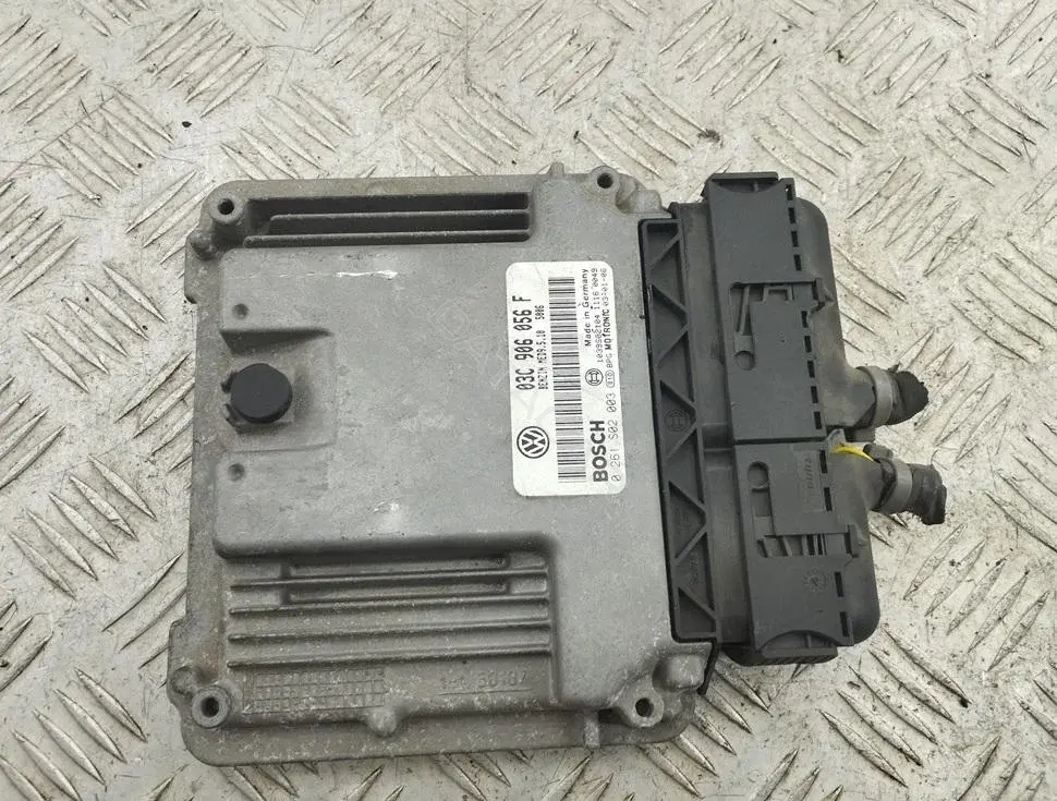 Блок управления двигателем 03C906056F