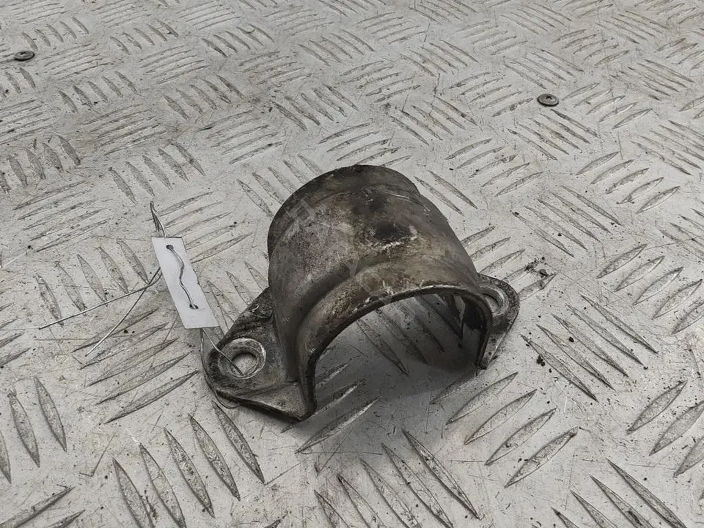 Скоба стабилизатора 55384582