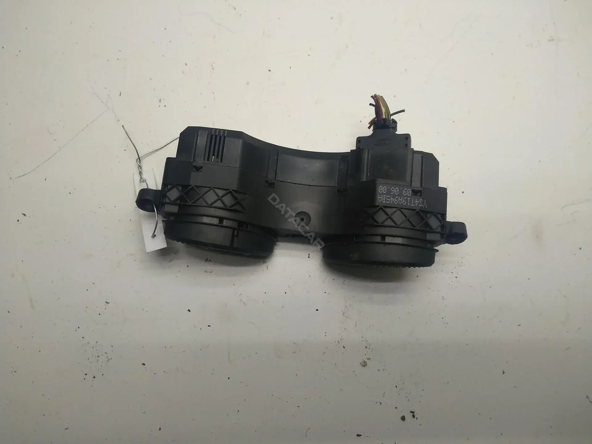 Кнопка обогрева стекла YS4T19A945BA