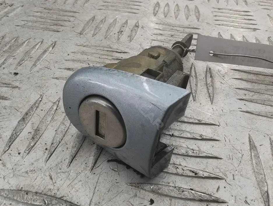 Личинка замка двери 1U0837167C