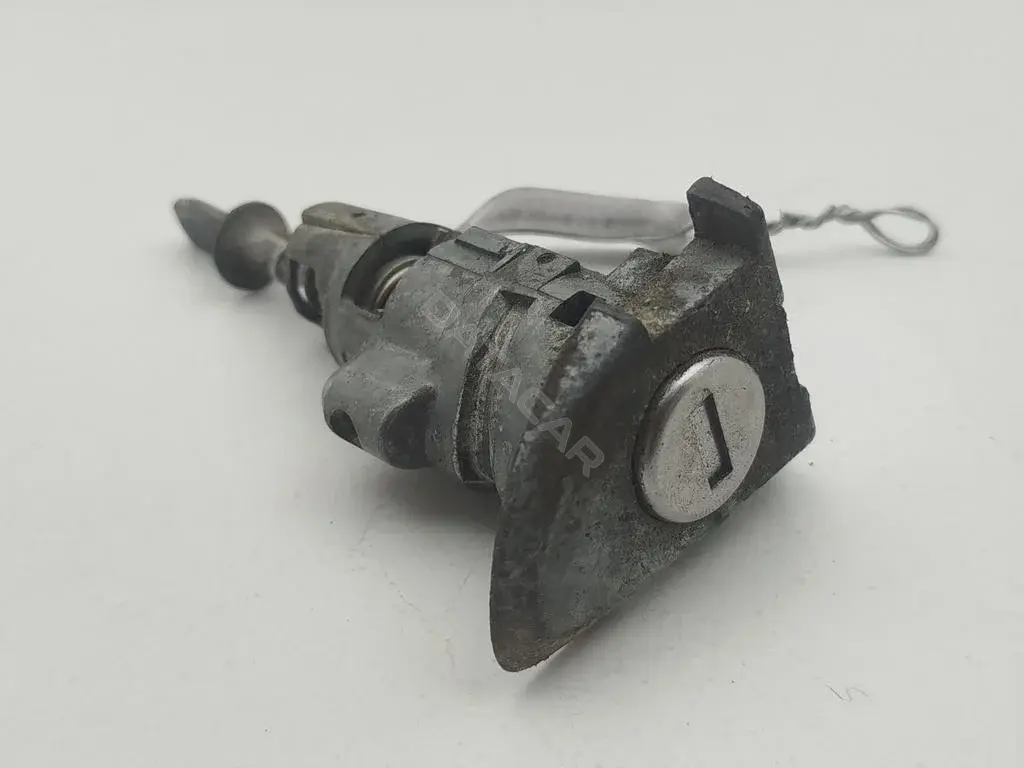 Личинка замка двери 3C0837167A
