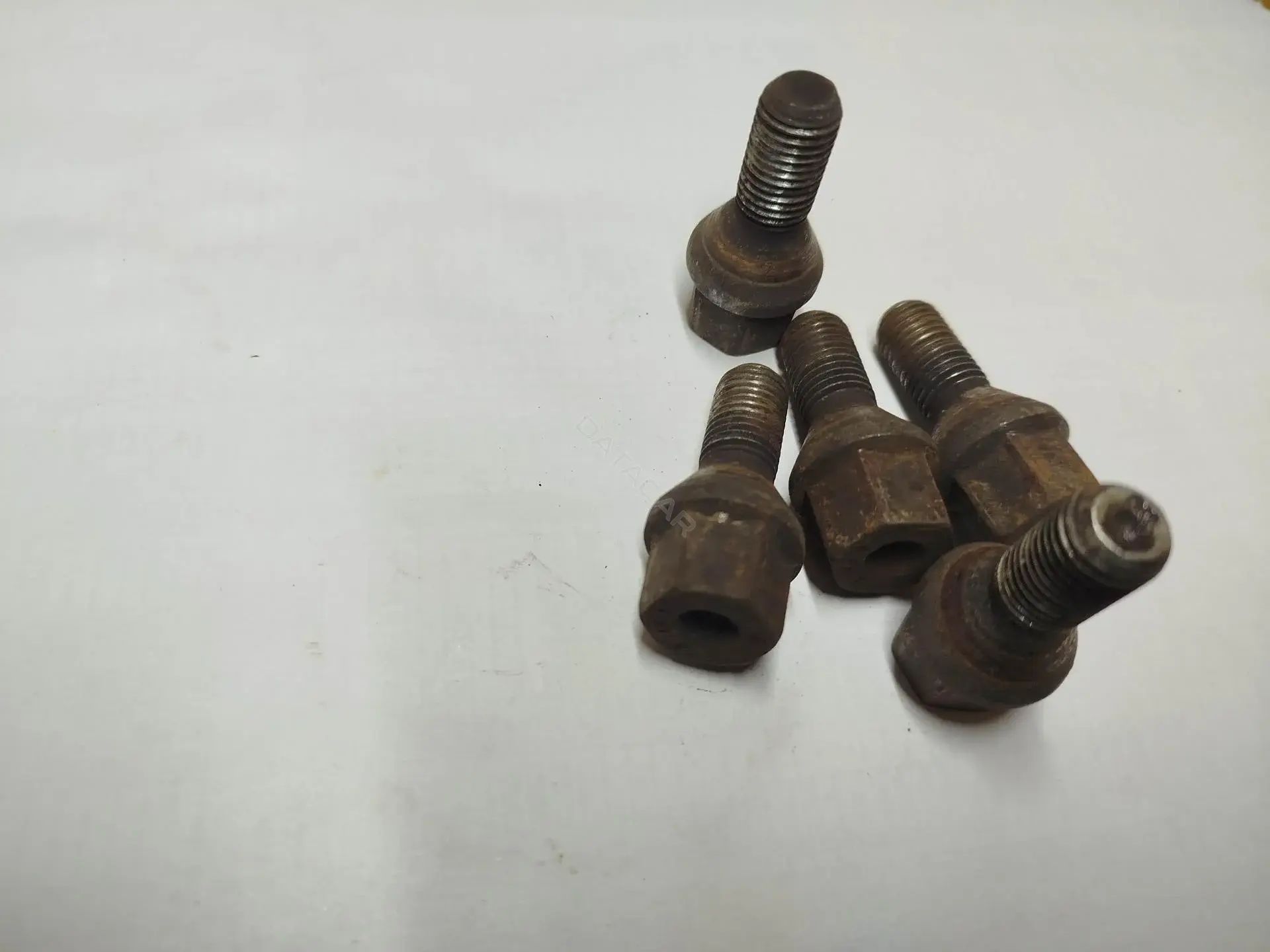 Болт колесный 10, 9