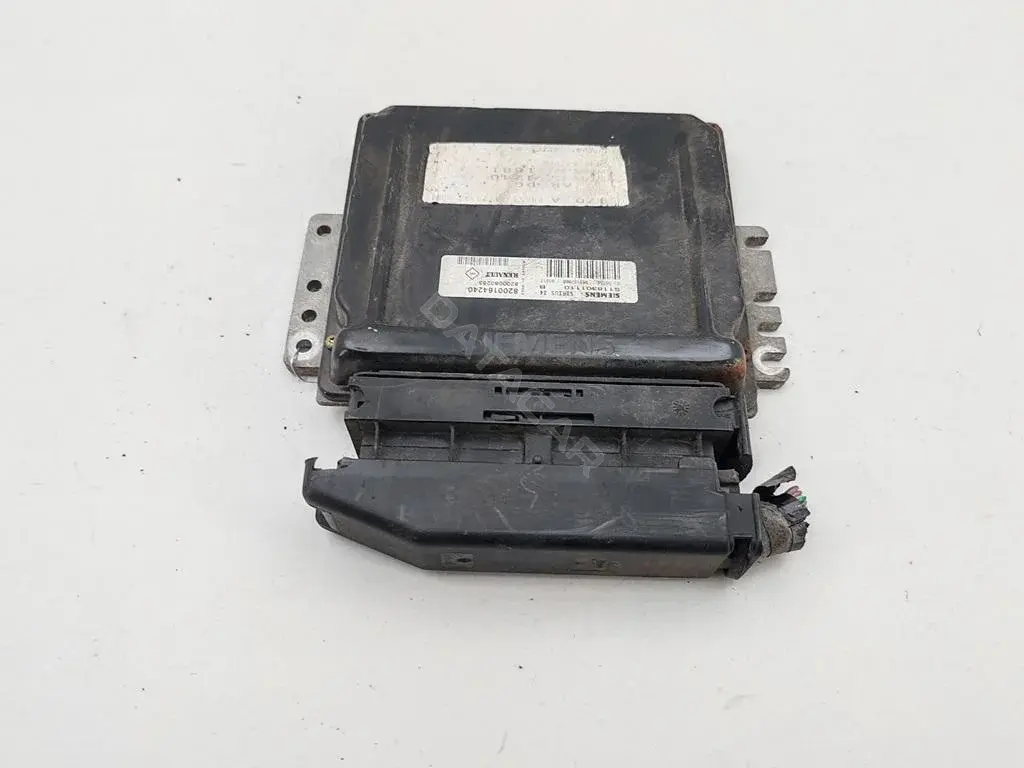 Блок управления двигателем 8200164240
