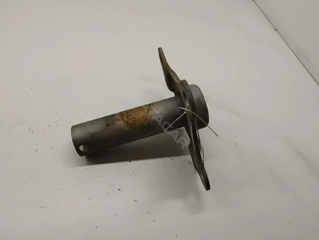Кронштейн-направляющая бампера 8L0807133A