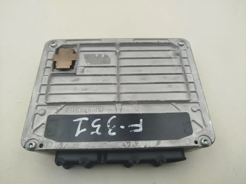 Блок управления двигателем 3B0907557B