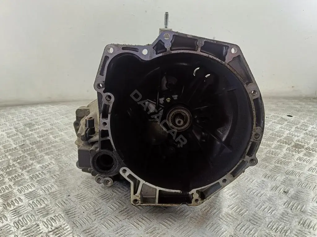 Механическая коробка передач (МКПП) XS4R7002NA
