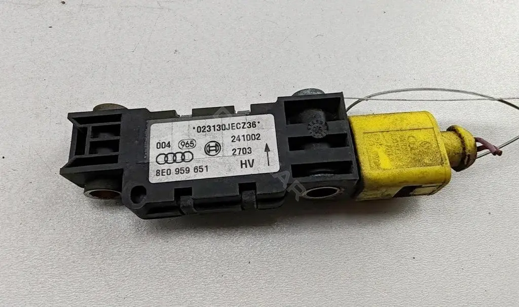 Датчик удара 8E0959651