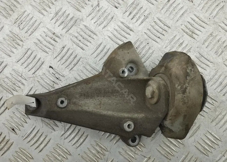 Подушка КПП 8D0399113AC