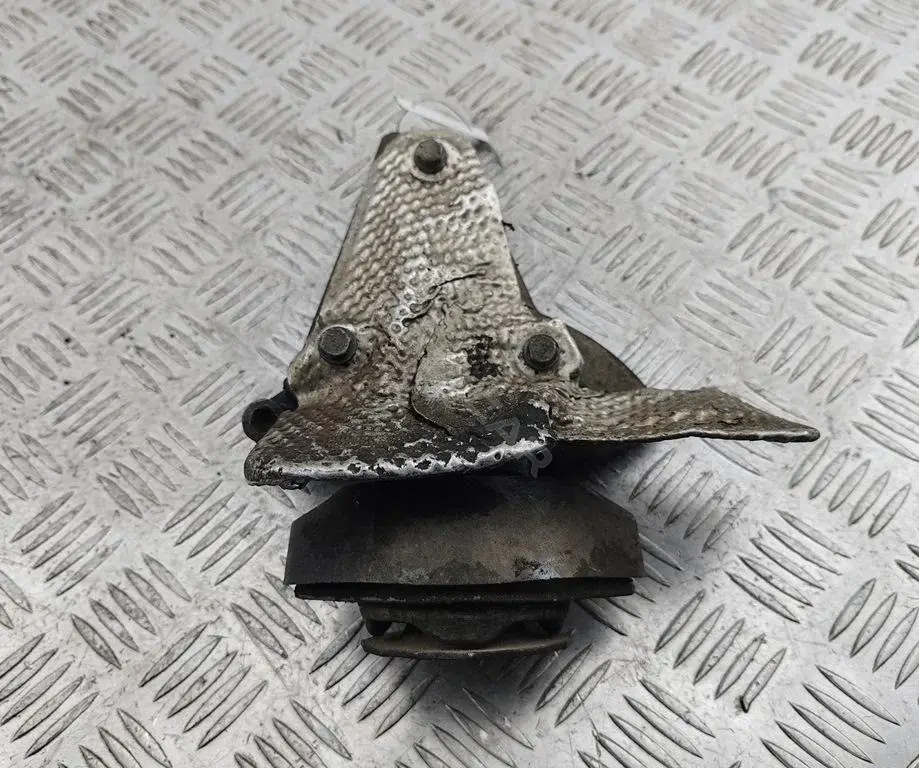 Подушка КПП 8D0399113AC