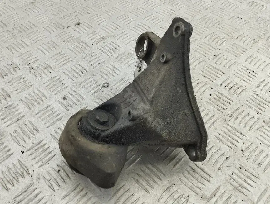 Подушка КПП 8D0399114S