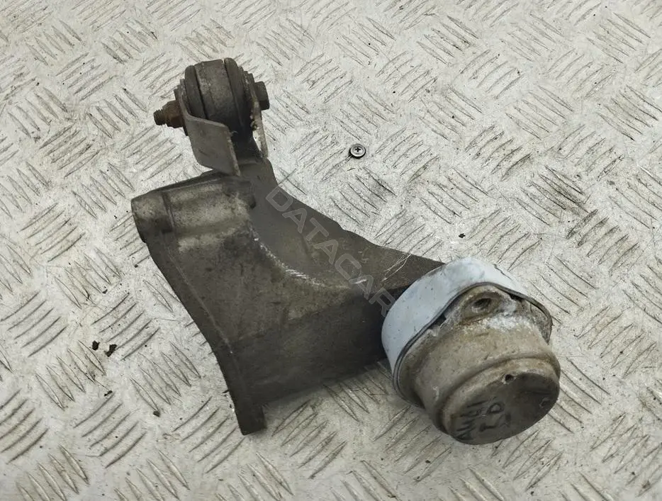 Подушка КПП 8D0399114S