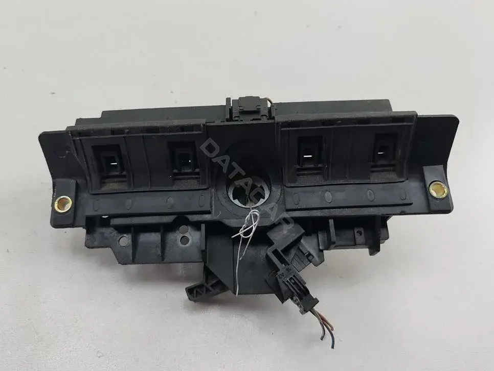 Ручка крышки багажника 8b0827565