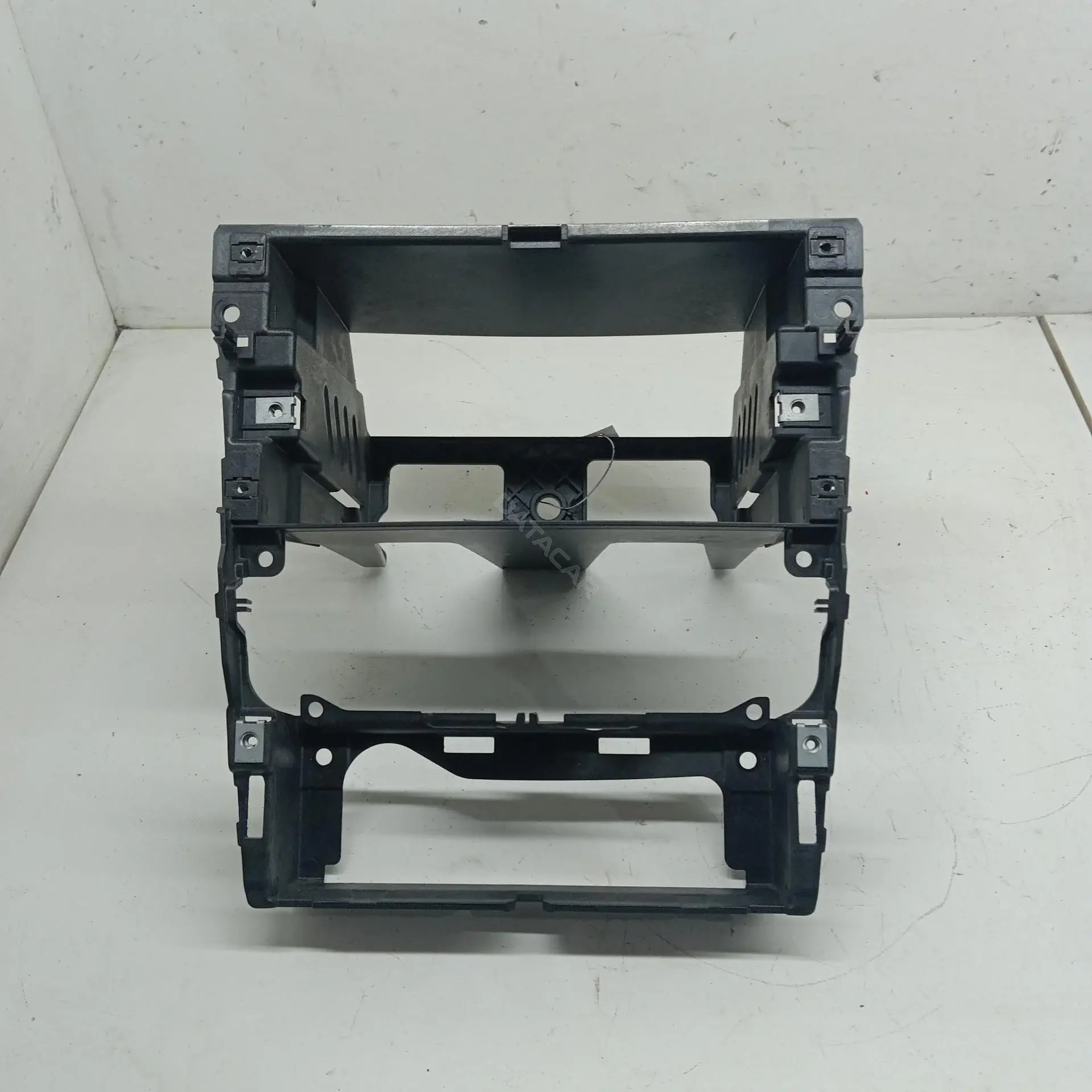 Рамка под магнитолу 6M2118A998CC